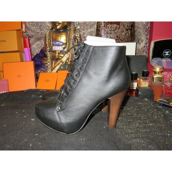 Qupid Puffin Black Leatherette Lace Up Platform Wooden Heel Ankle Bootie sz 8 - Picture 1 of 14